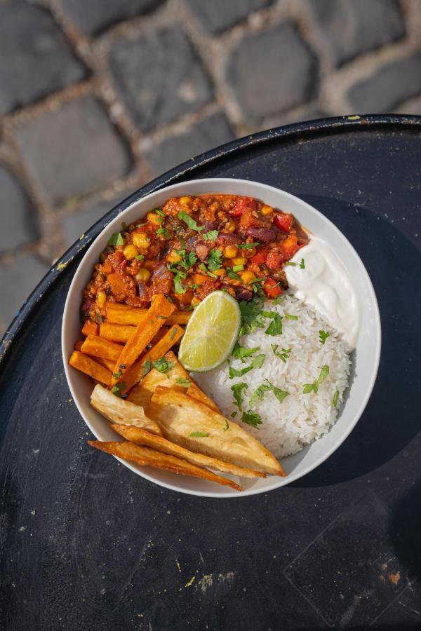 Street Food Possonium Apartments Братислава Екстер'єр фото